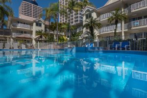 Surfers Tradewinds 17