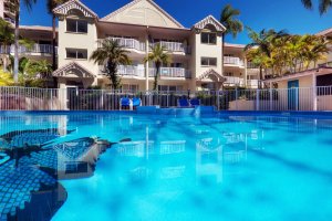 Surfers Tradewinds 18